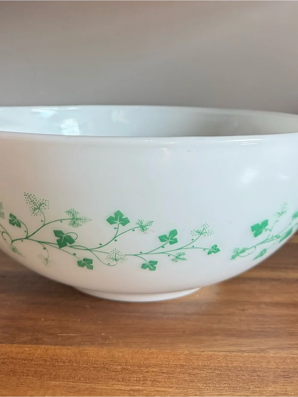 PYREX 444 White Milk Glass Mixing Bowl Green Ivy & Pyrex Milk Glass Mixing Bowl